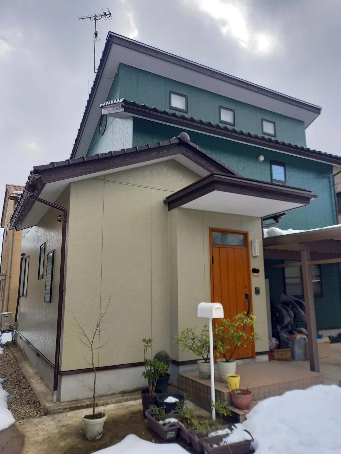 二色に塗り替えました!